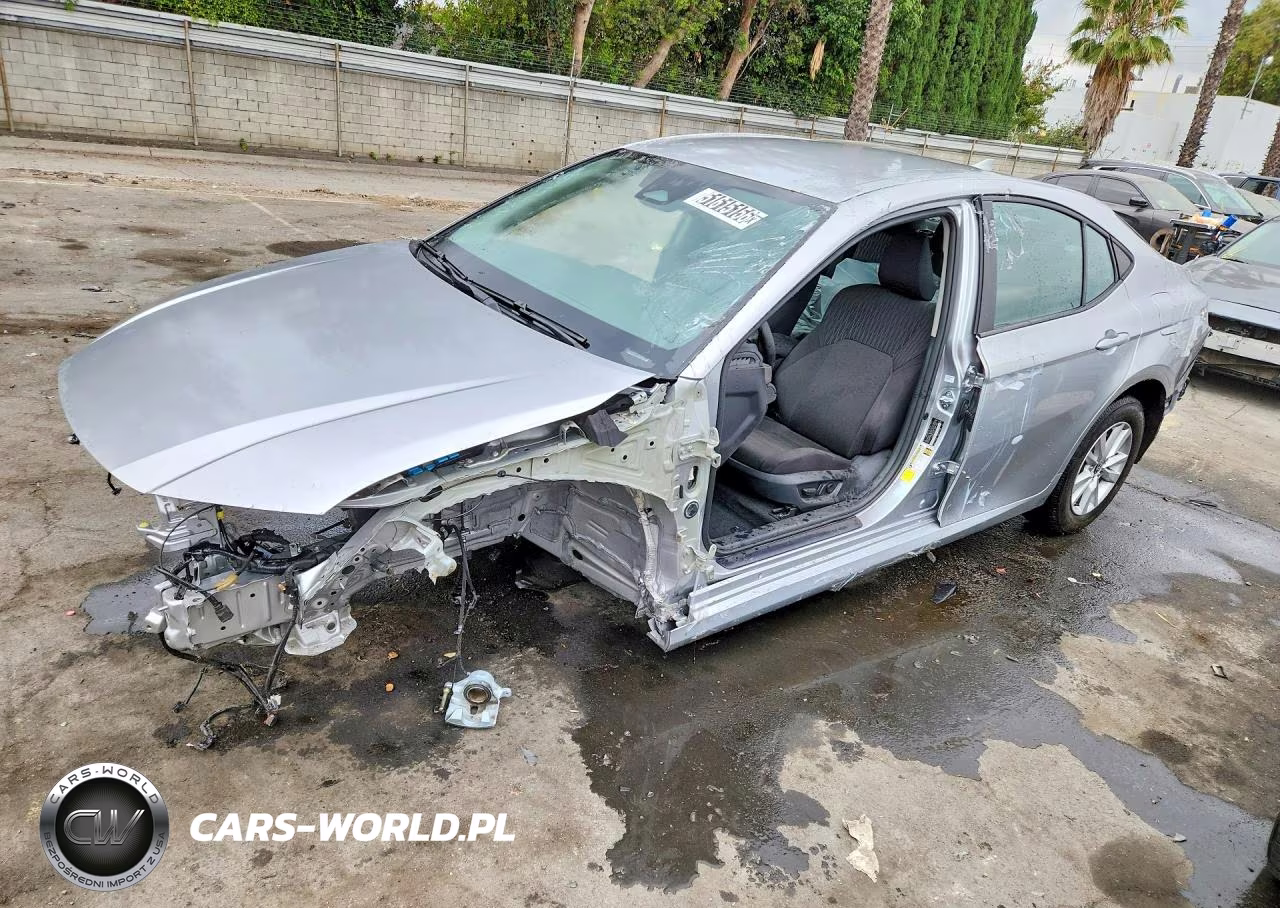 2025 Toyota Camry Le – zdjęcie 1 z 12