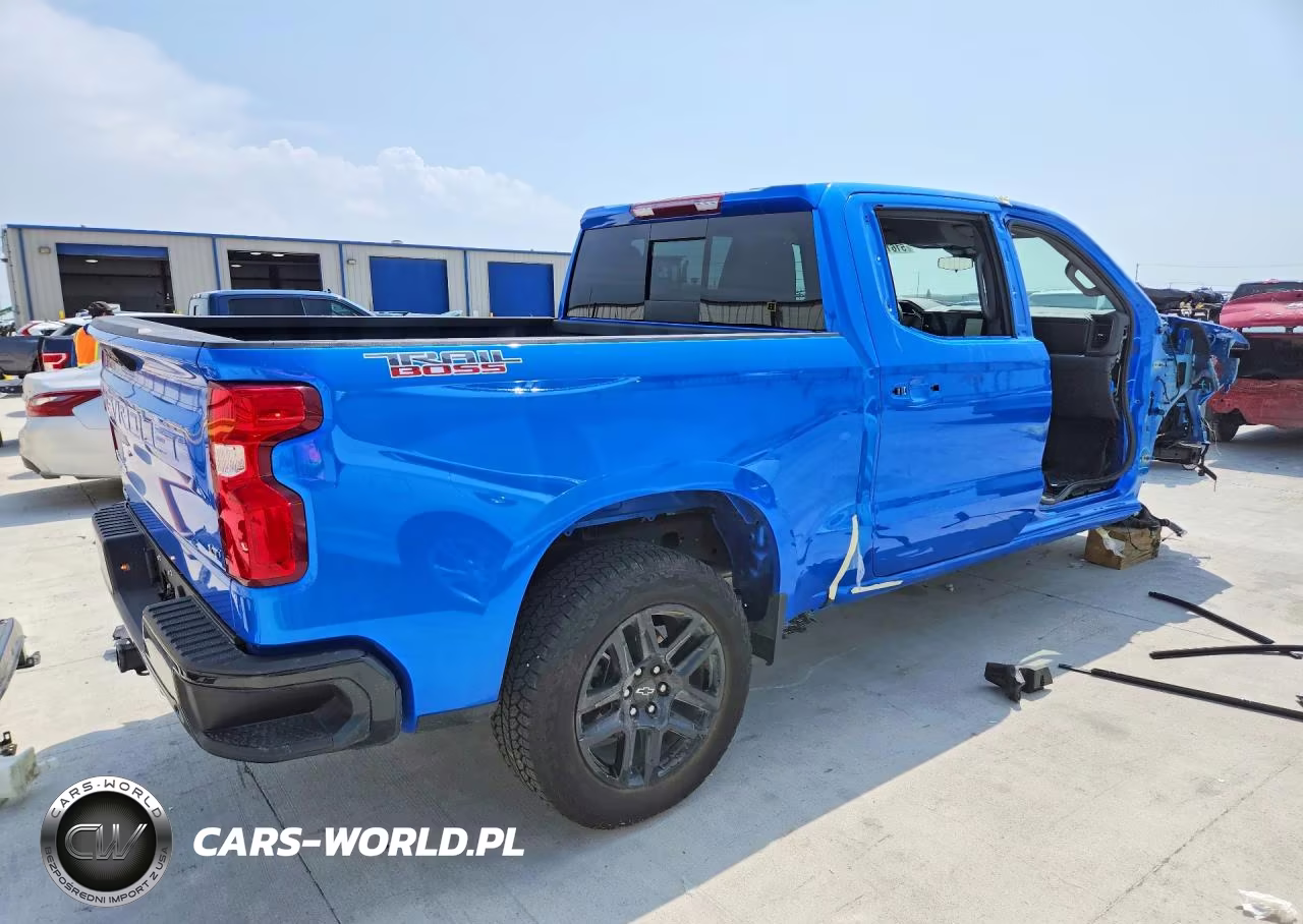 2025 Chevrolet Silverado K1500 Lt Trail Boss VIN:3GCUKFEDXSG296315 - 3