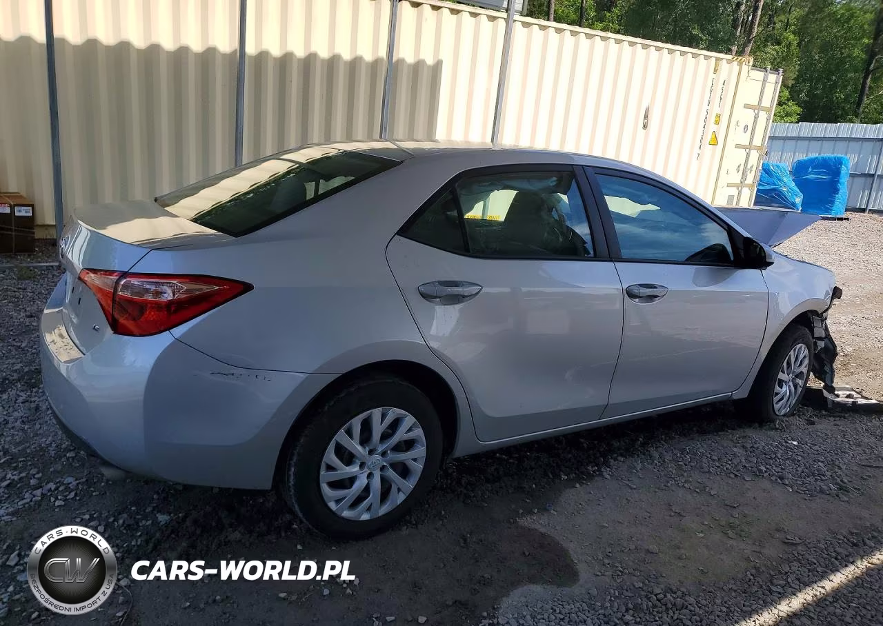 2018 Toyota Corolla VIN:5YFBURHE0JP812343 - 3