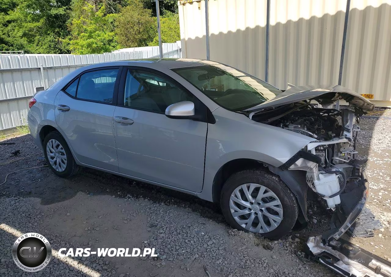 2018 Toyota Corolla VIN:5YFBURHE0JP812343 - 4