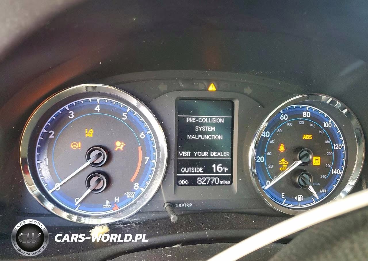 2018 Toyota Corolla VIN:5YFBURHE0JP812343 - 9