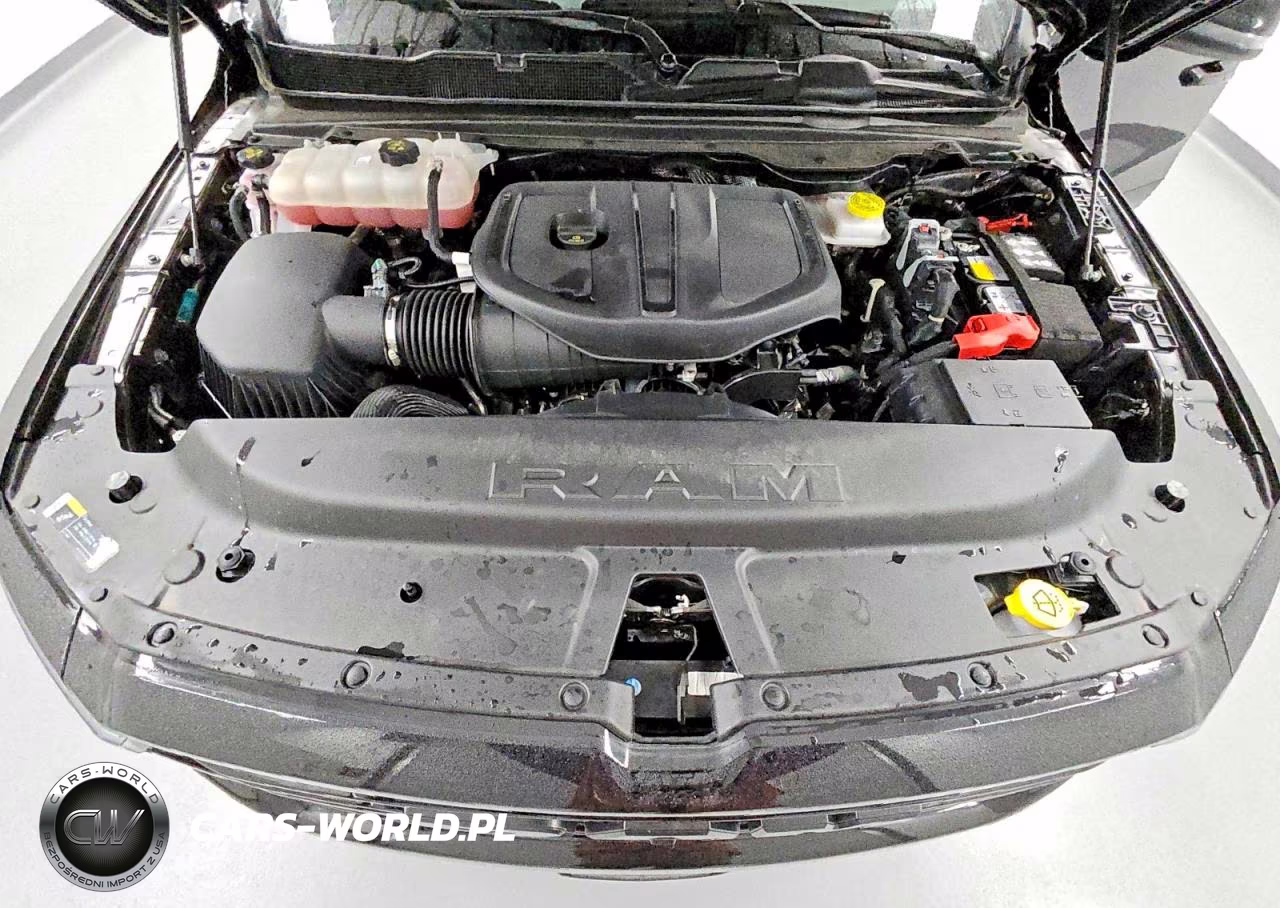 2025 Ram 1500 Laramie VIN:1C6SRFJPXSN766134 - 11