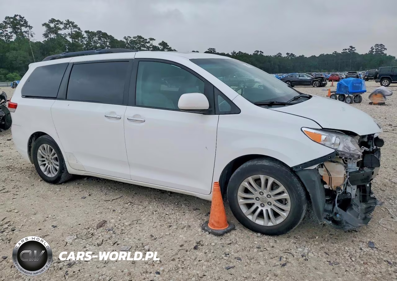 2012 Toyota Sienna Xle 8-Passenger VIN:5TDYK3DC2CS199458 - 4