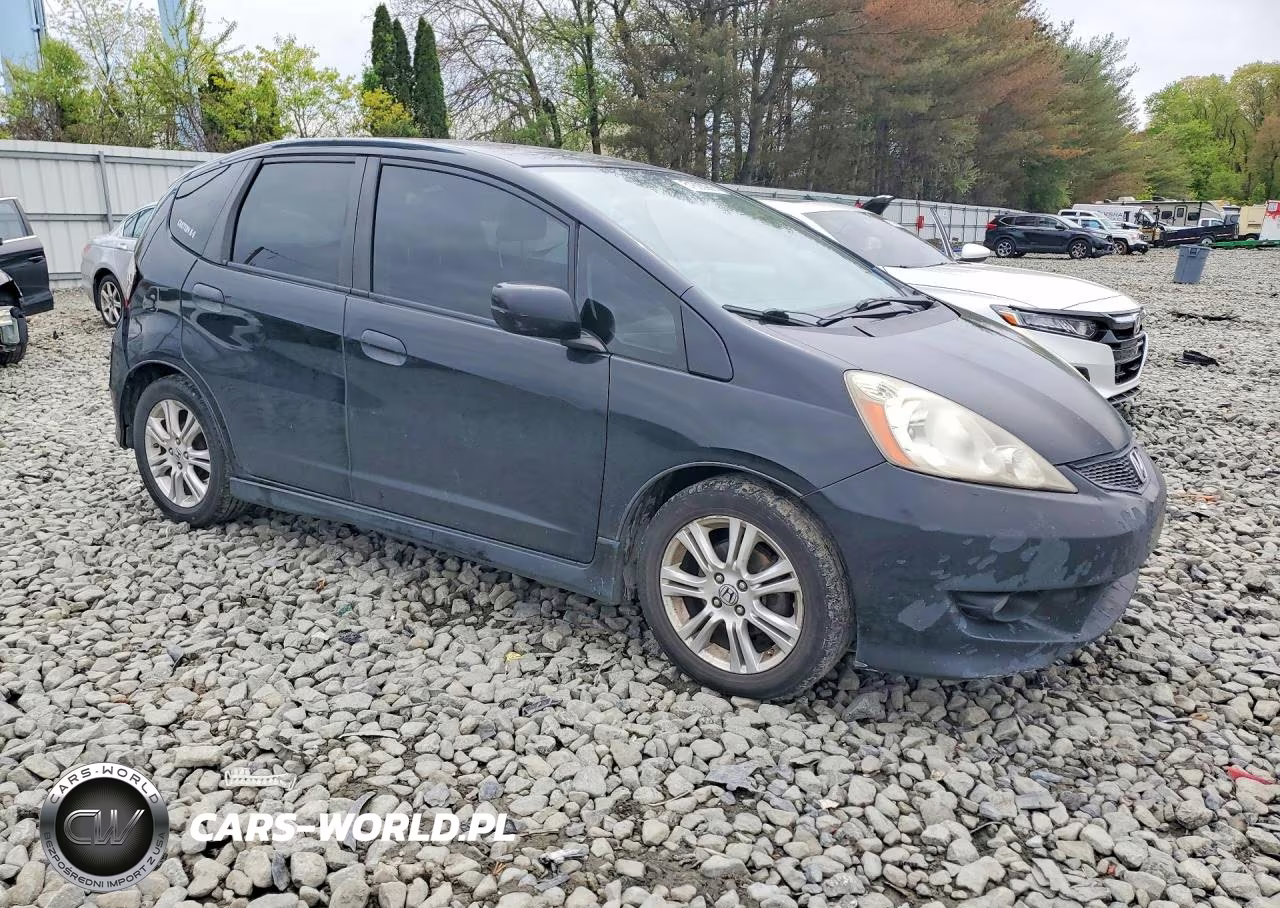 2010 Honda Fit Sport VIN:JHMGE8H4XAC002813 - 4