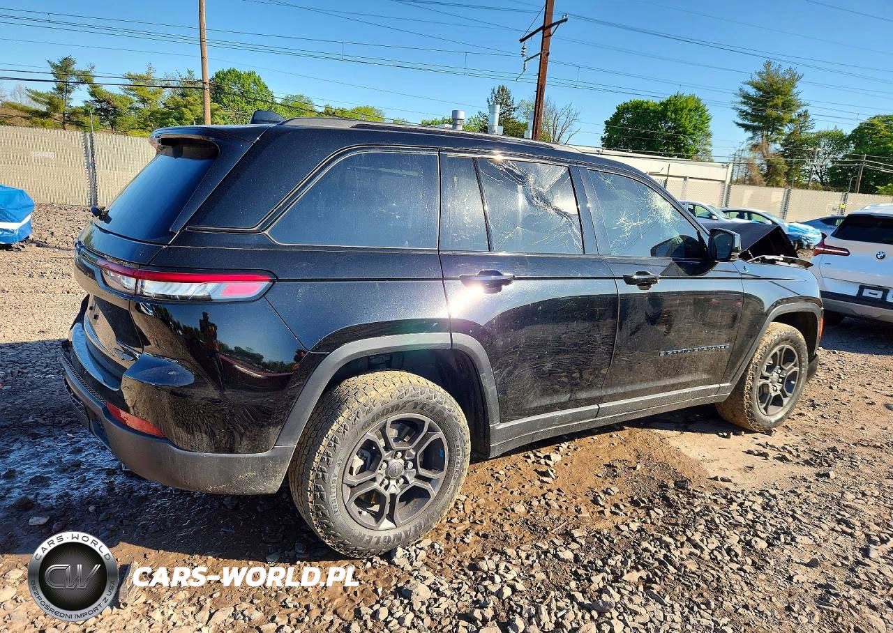 2024 Jeep Grand Cherokee Trailhawk 4Xe VIN:1C4RJYC63R8953660 - 3
