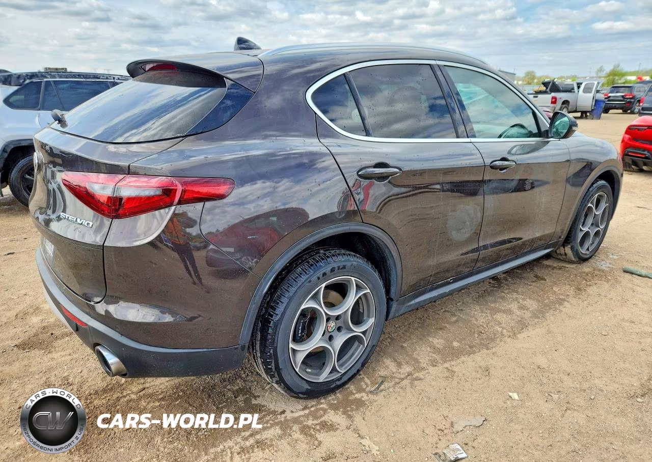 2018 Alfa Romeo Stelvio VIN:ZASFAKAN0J7C05198 - 3