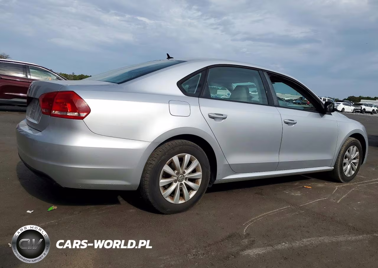 2013 Volkswagen Passat S VIN:1VWAH7A37DC008774 - 3
