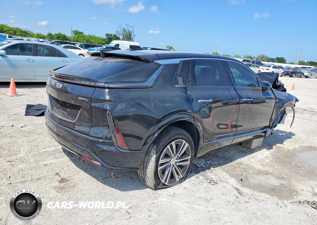 2026 Cadillac Lyriq Luxury VIN:1GYKPNRL0TZ301277 - 3