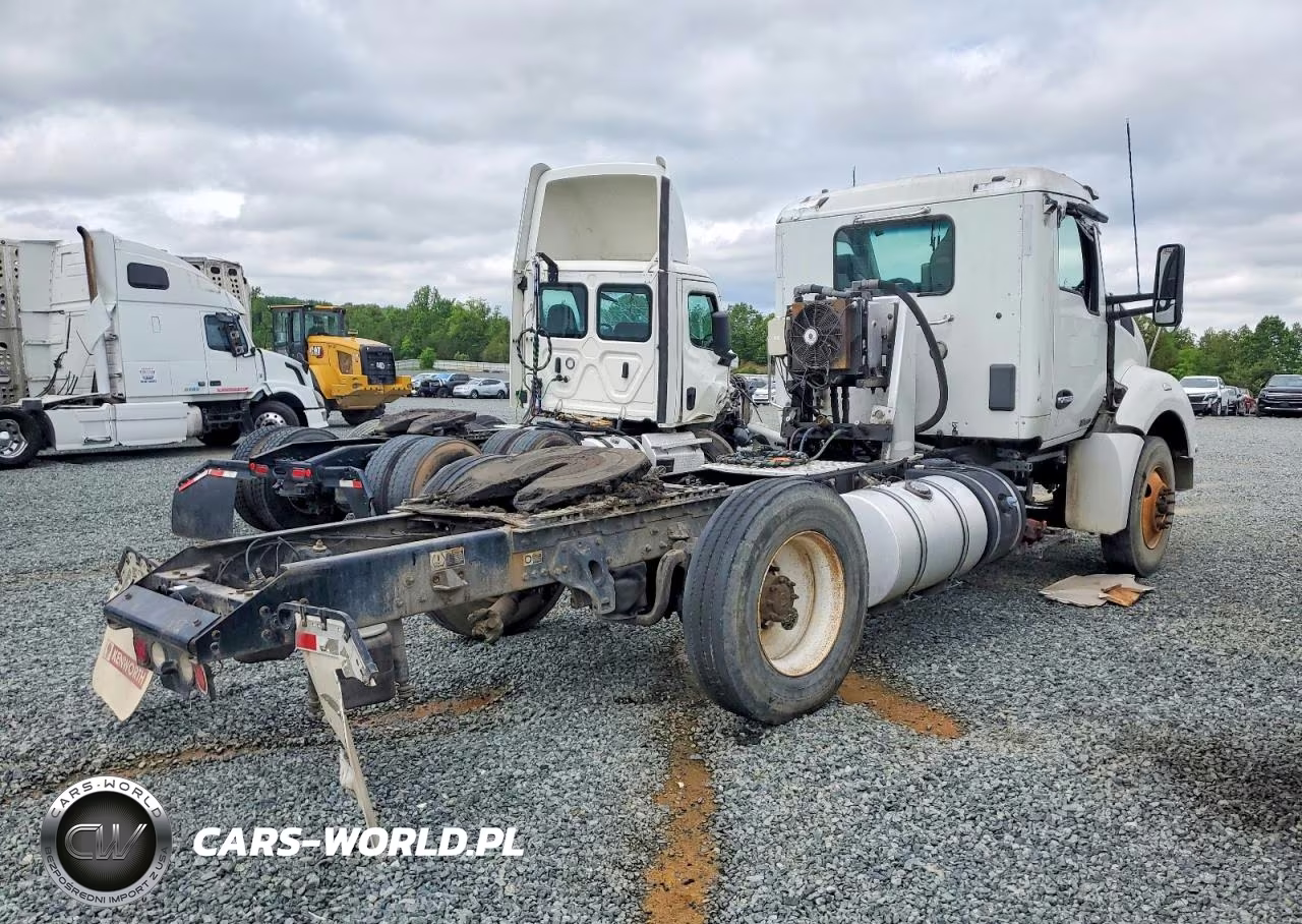 2018 Kenworth T880 VIN:1XKZDP9X4JJ223176 - 4