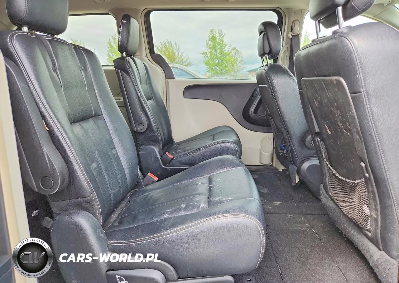 2016 Chrysler Town & Country Touring VIN:2C4RC1BG6GR290033 - 11