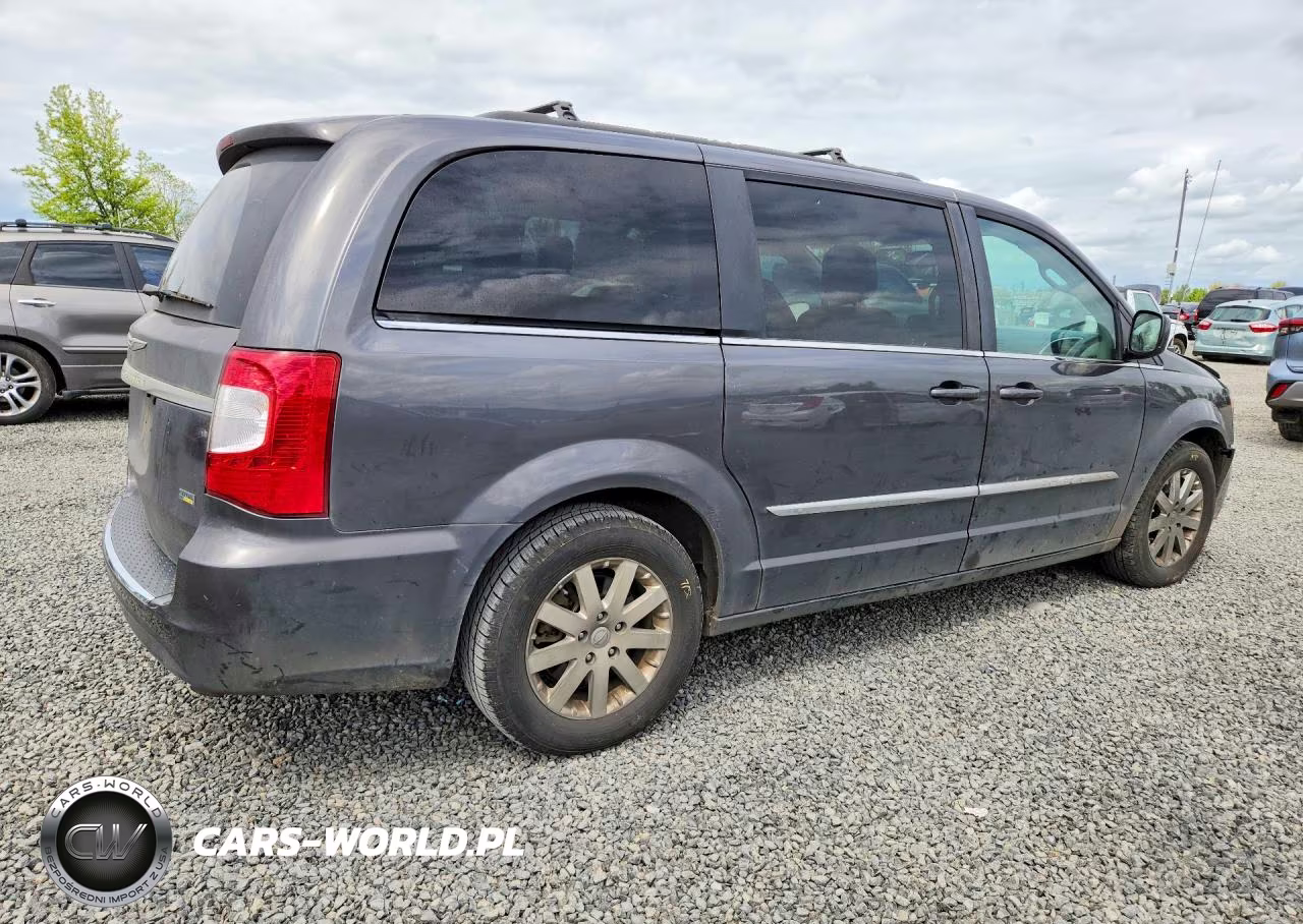2016 Chrysler Town & Country Touring VIN:2C4RC1BG6GR290033 - 3