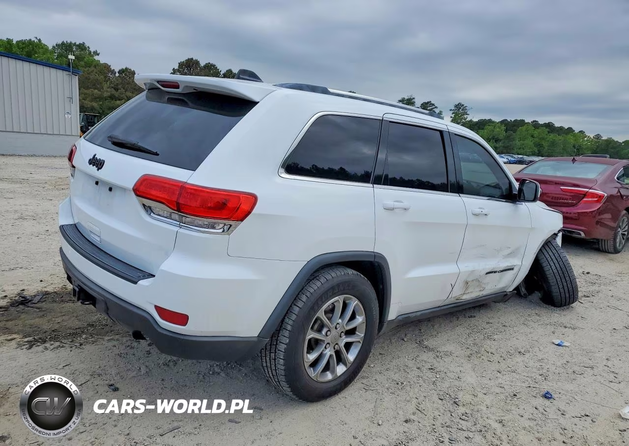 2015 Jeep Grand Cherokee Laredo VIN:1C4RJEAG3FC944363 - 3