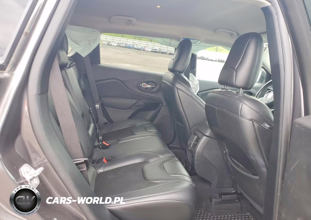 2020 Jeep Cherokee Latitude Plus VIN:1C4PJMLX8LD515448 - 10