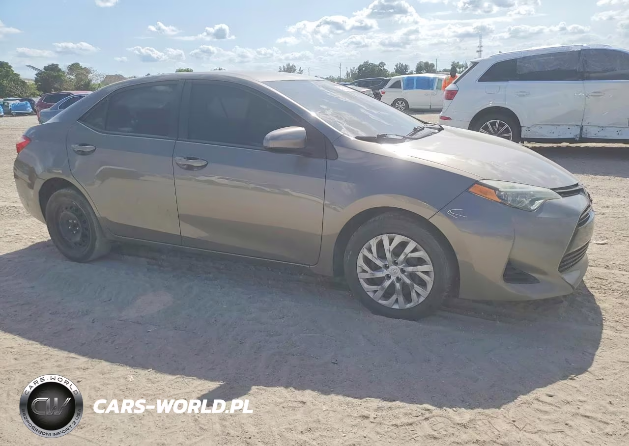 2018 Toyota Corolla Le VIN:2T1BURHEXJC029515 - 4