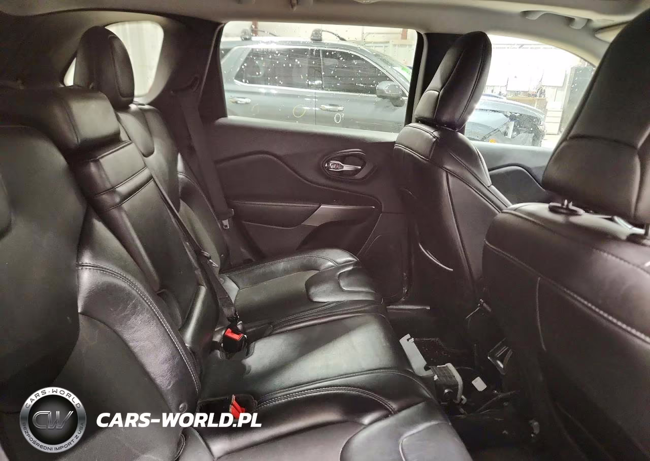 2019 Jeep Cherokee Latitude Plus VIN:1C4PJMLX3KD287910 - 11