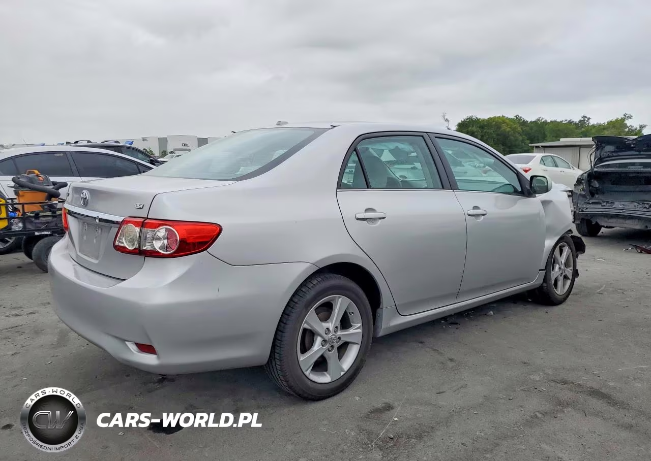2013 Toyota Corolla Le VIN:2T1BU4EE2DC111654 - 3
