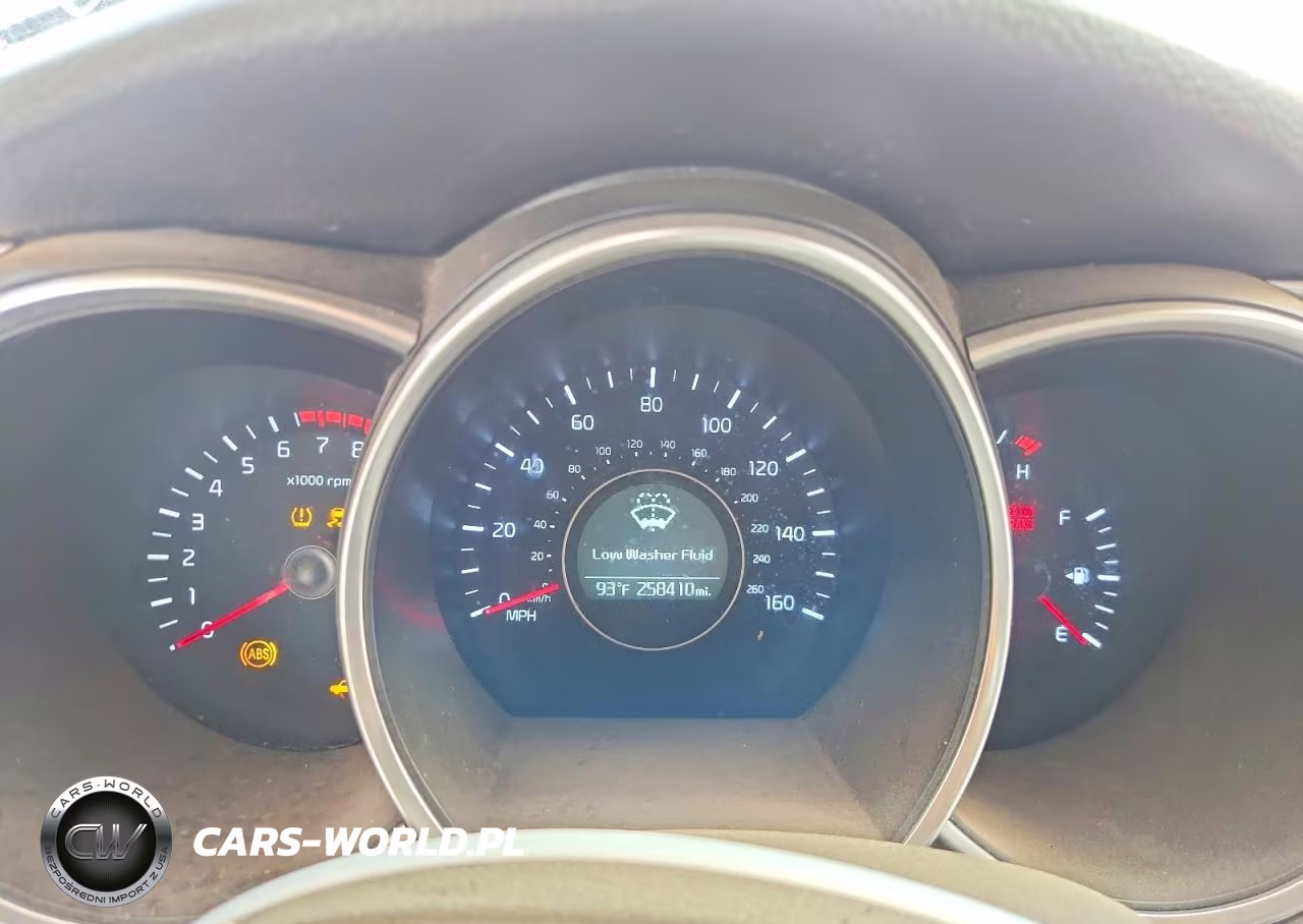 2015 Kia Optima Lx VIN:5XXGM4A76FG385819 - 9