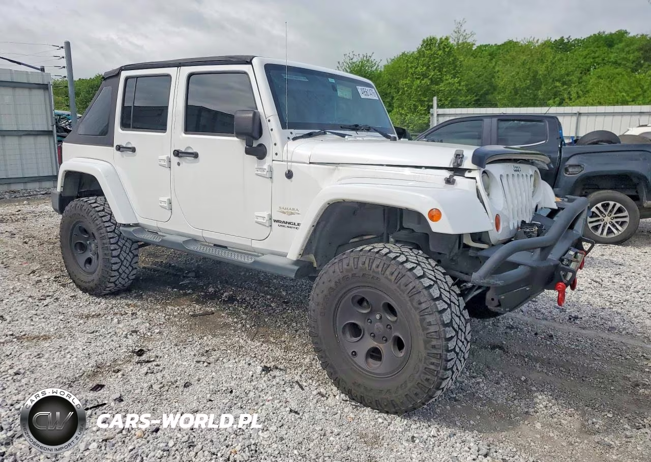 2012 Jeep Wrangler Unlimited Sahara VIN:1C4BJWEG8CL215448 - 4