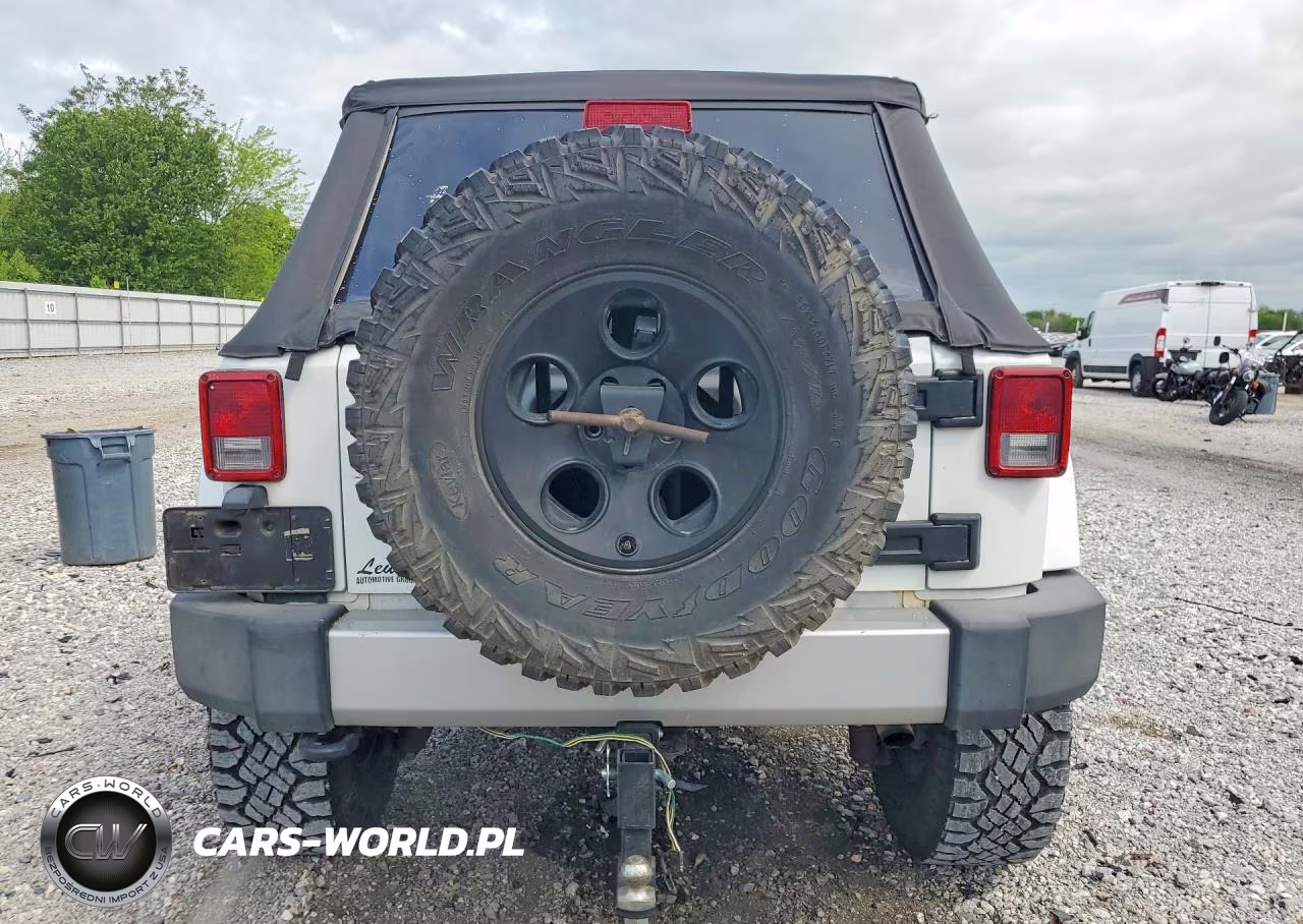 2012 Jeep Wrangler Unlimited Sahara VIN:1C4BJWEG8CL215448 - 6