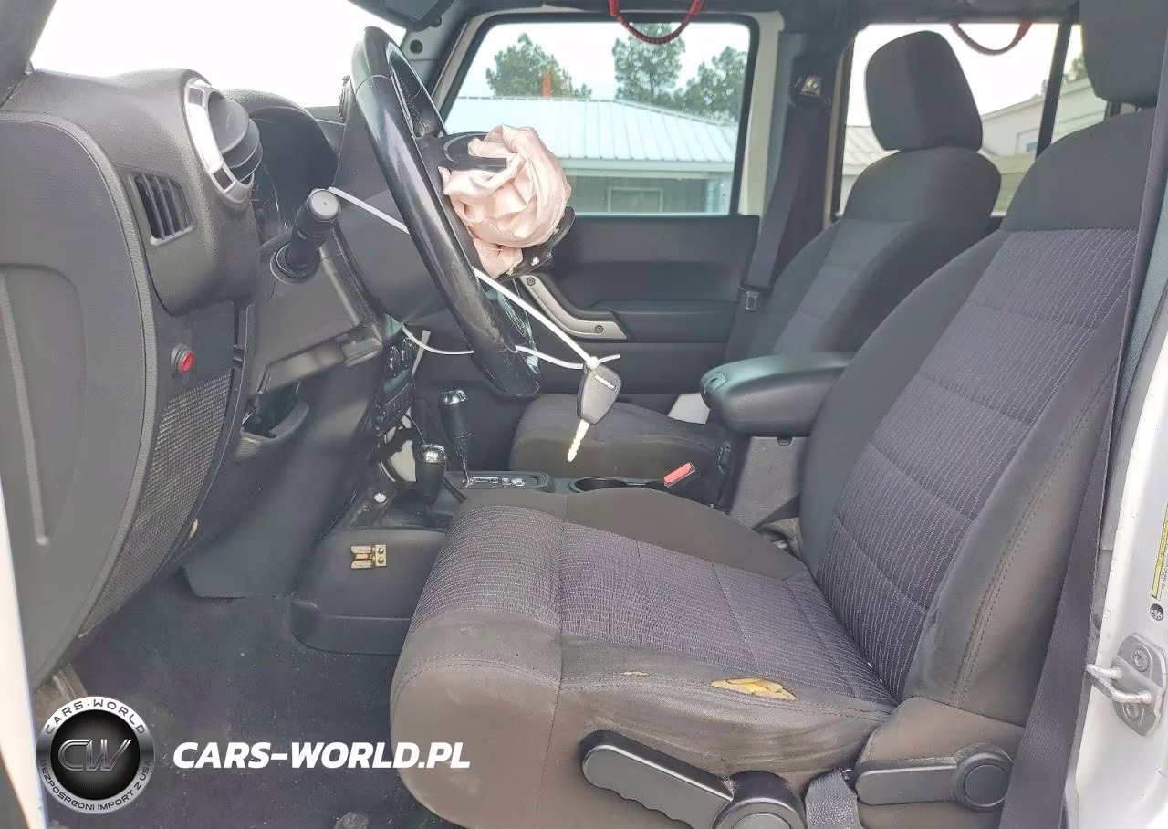 2012 Jeep Wrangler Unlimited Sahara VIN:1C4BJWEG8CL215448 - 7