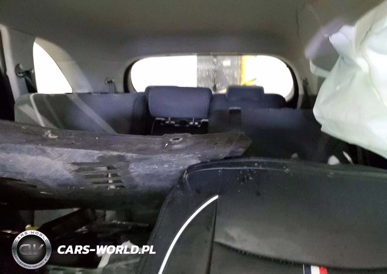 2019 Kia Sorento L VIN:5XYPG4A38KG611742 - 10