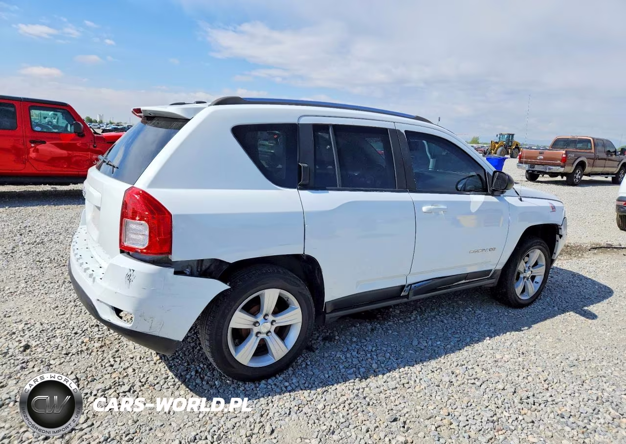 2012 Jeep Compass Latitude VIN:1C4NJCEB2CD634339 - 3