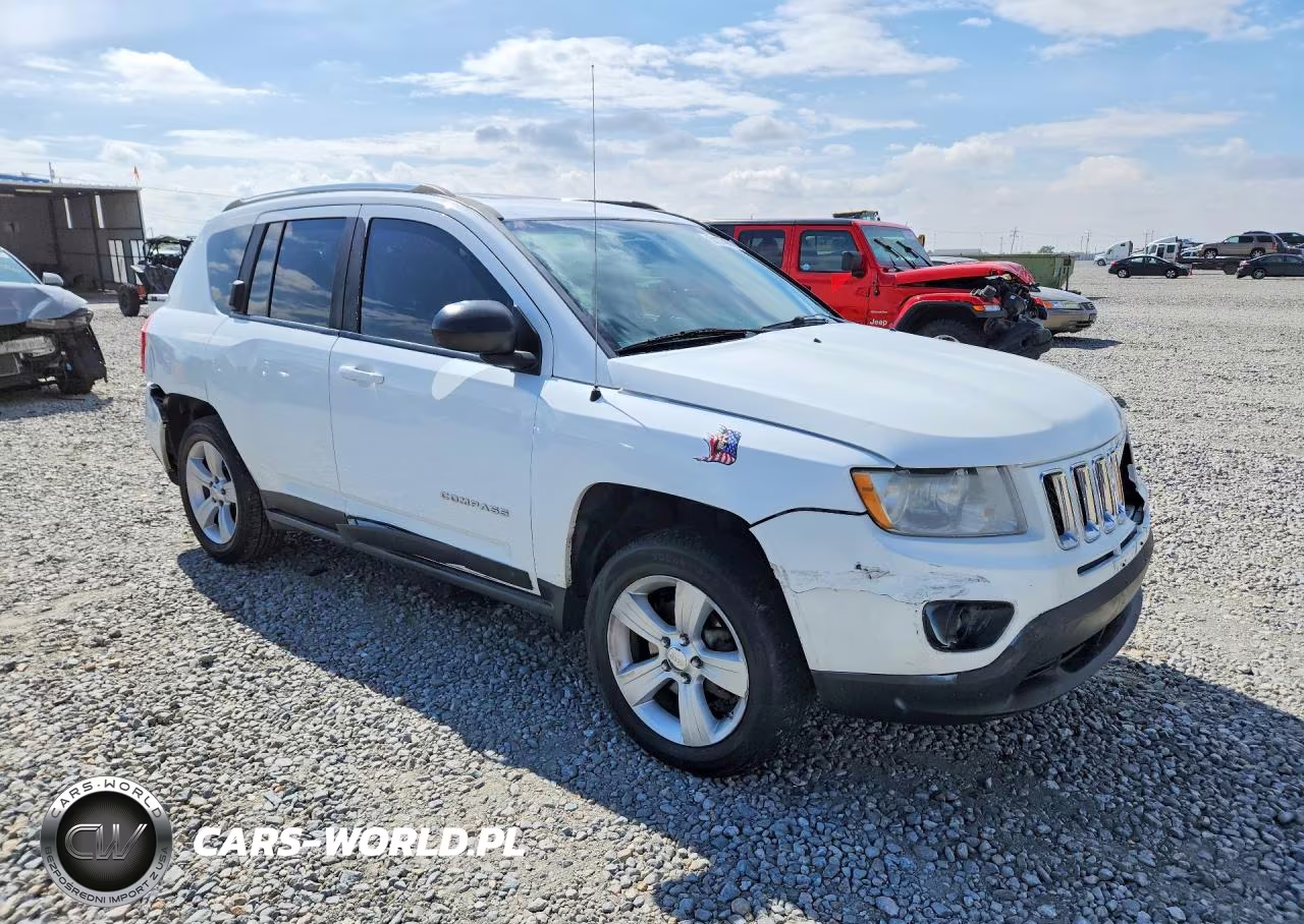 2012 Jeep Compass Latitude VIN:1C4NJCEB2CD634339 - 4