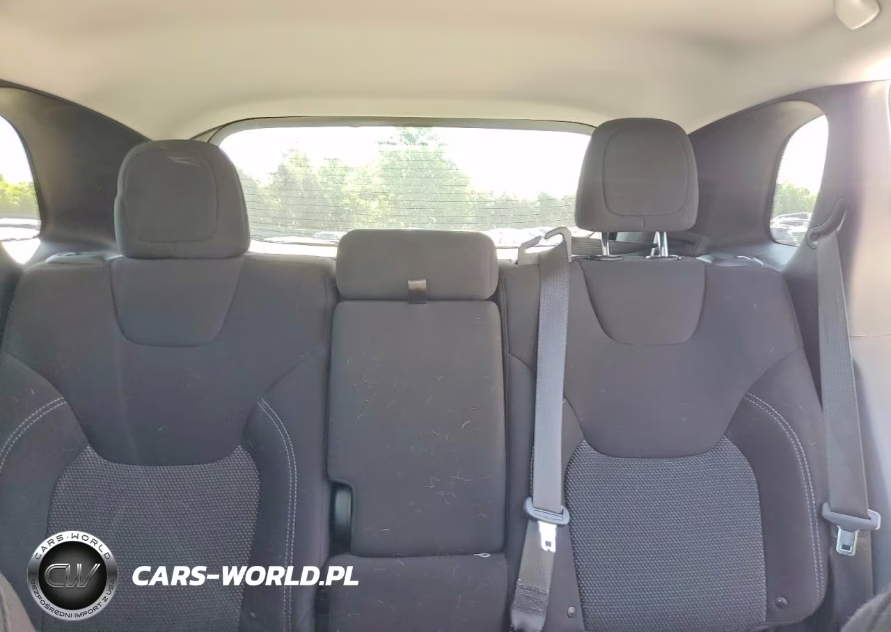 2019 Jeep Cherokee Latitude VIN:1C4PJLCB0KD469787 - 10