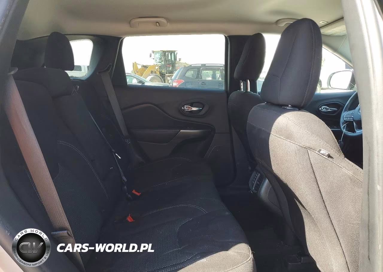2019 Jeep Cherokee Latitude VIN:1C4PJLCB0KD469787 - 11