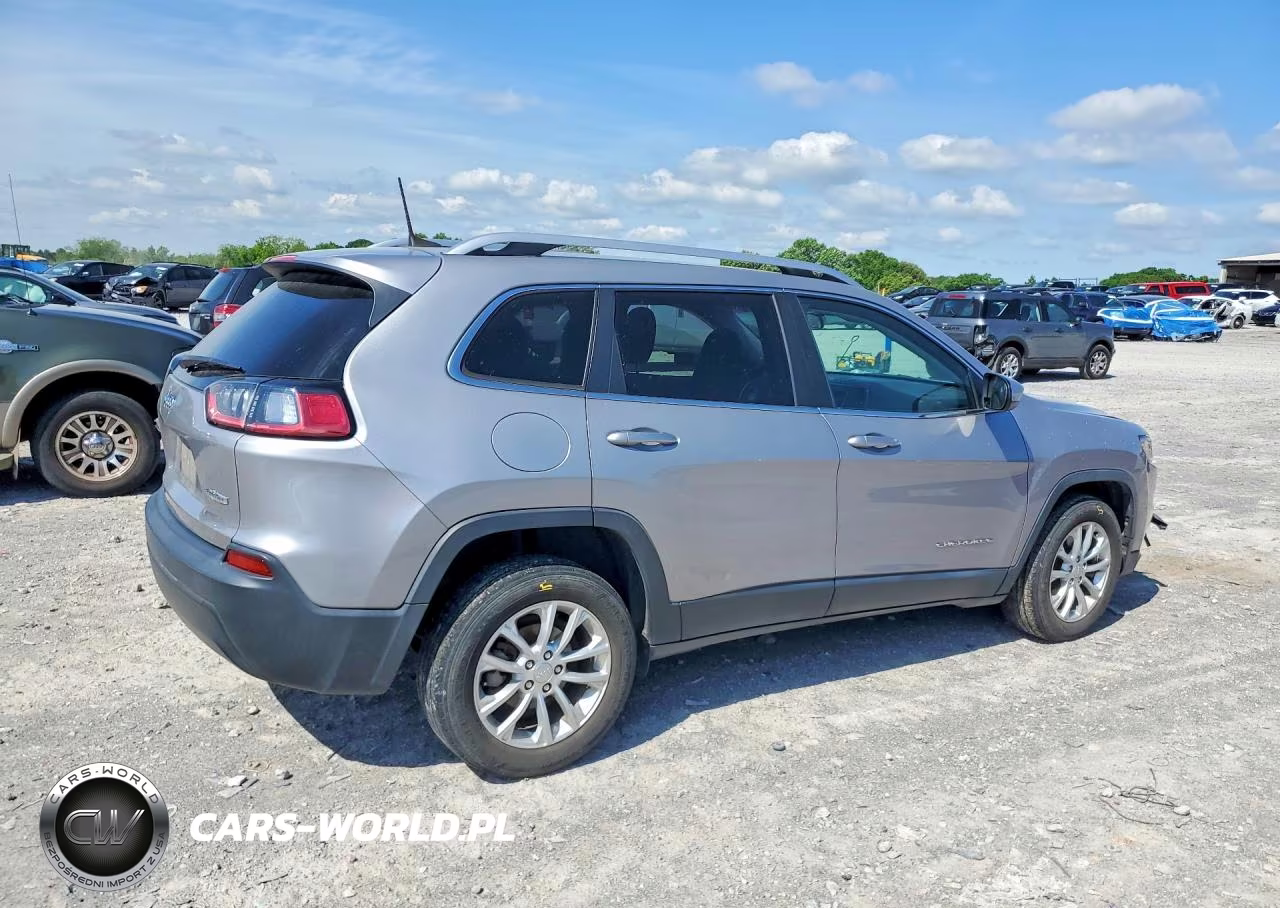 2019 Jeep Cherokee Latitude VIN:1C4PJLCB0KD469787 - 3