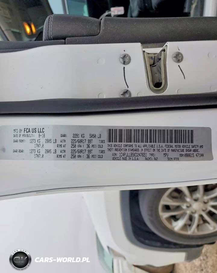 2019 Jeep Cherokee Latitude Plus VIN:1C4PJLLB5KD247651 - 12