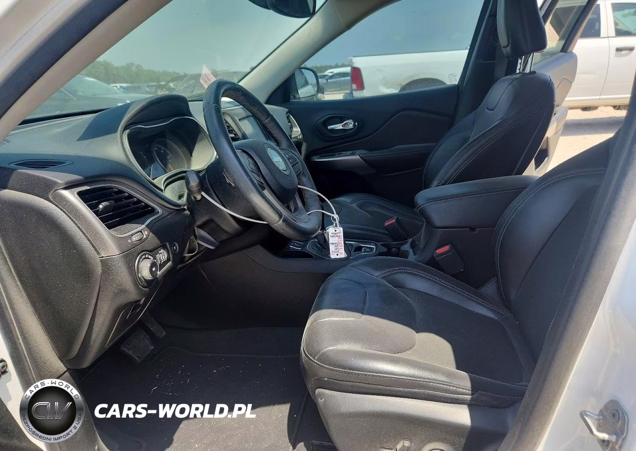 2019 Jeep Cherokee Latitude Plus VIN:1C4PJLLB5KD247651 - 7