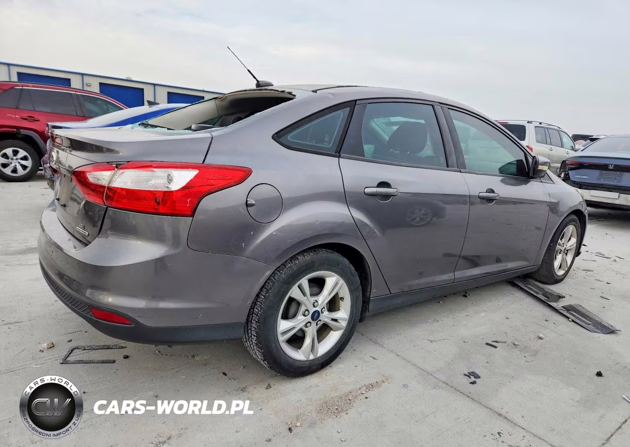 2014 Ford Focus Se VIN:1FADP3F26EL293437 - 3