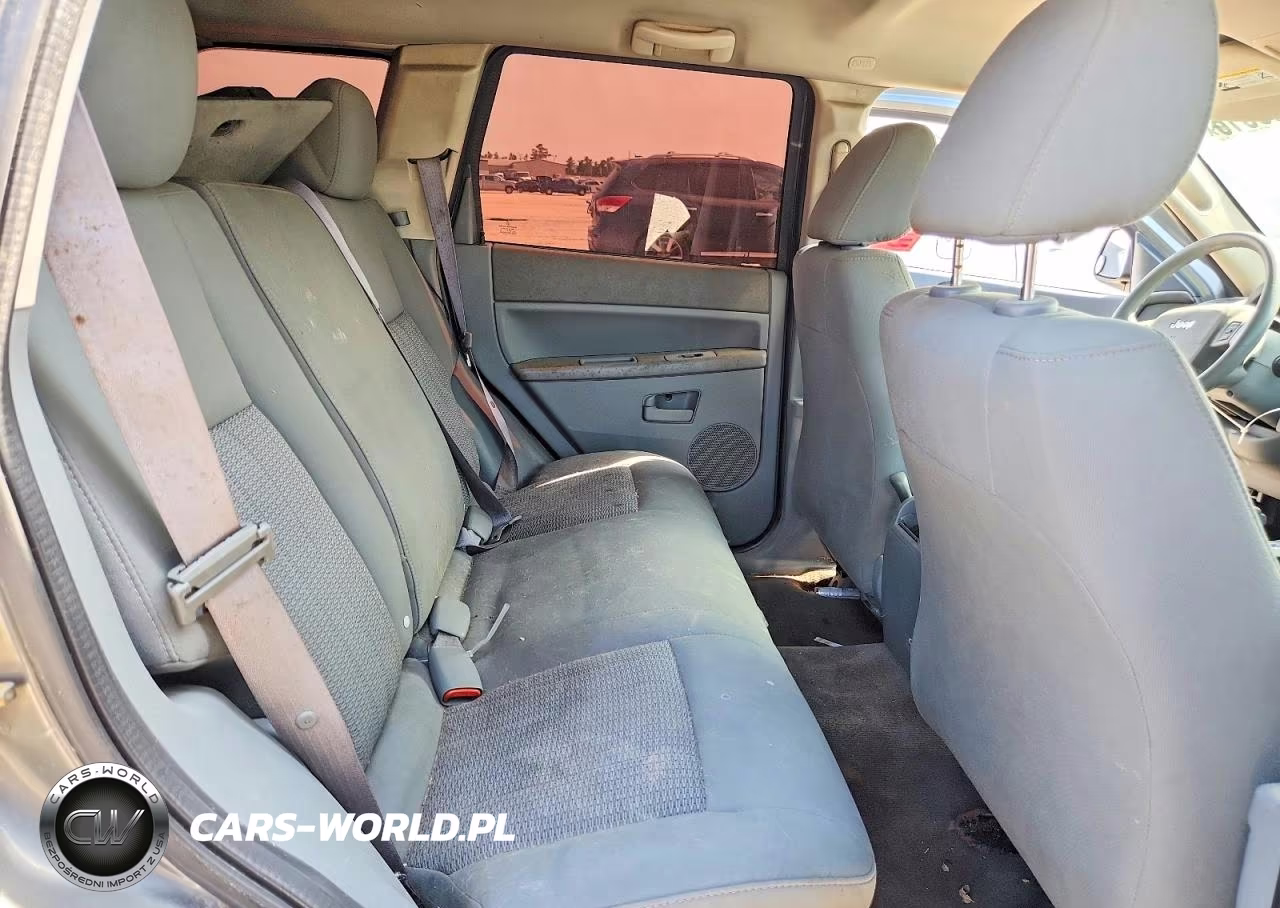 2007 Jeep Grand Cherokee Laredo VIN:1J8GR48K77C548323 - 10