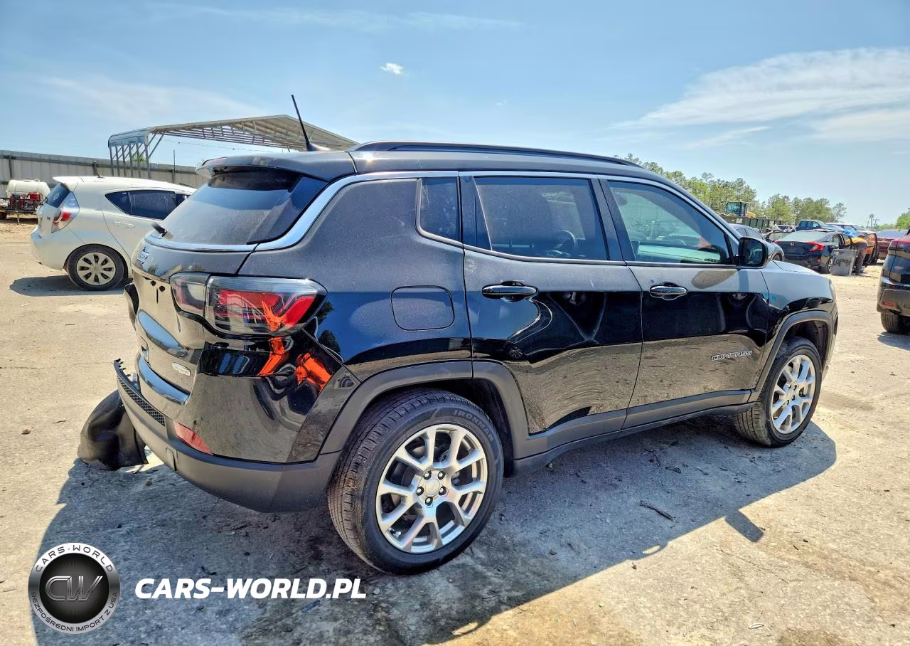 2023 Jeep Compass Latitude Lux VIN:3C4NJDFN5PT558257 - 3