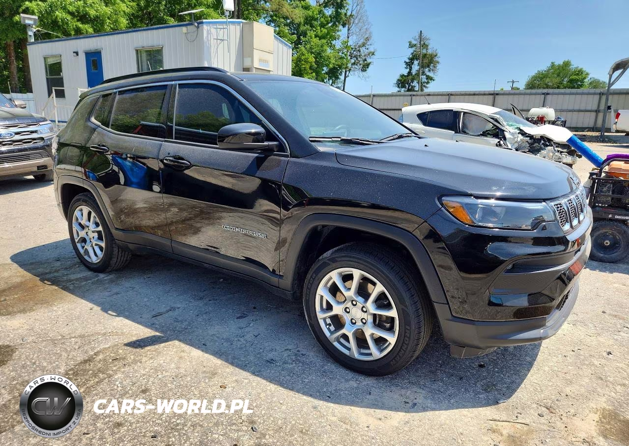 2023 Jeep Compass Latitude Lux VIN:3C4NJDFN5PT558257 - 4