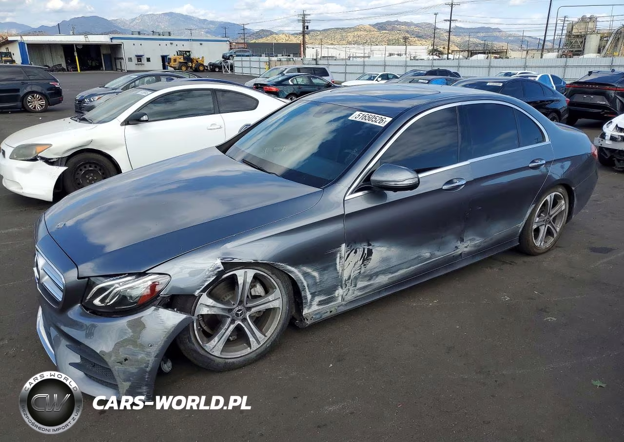 2019 Mercedes-Benz E 300 – zdjęcie 1 z 12