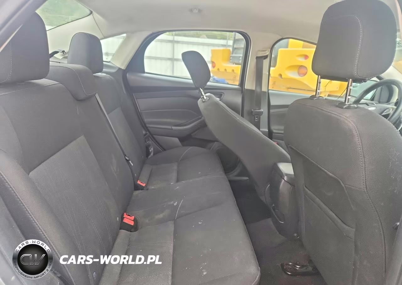2018 Ford Focus Se VIN:1FADP3F26JL324101 - 10