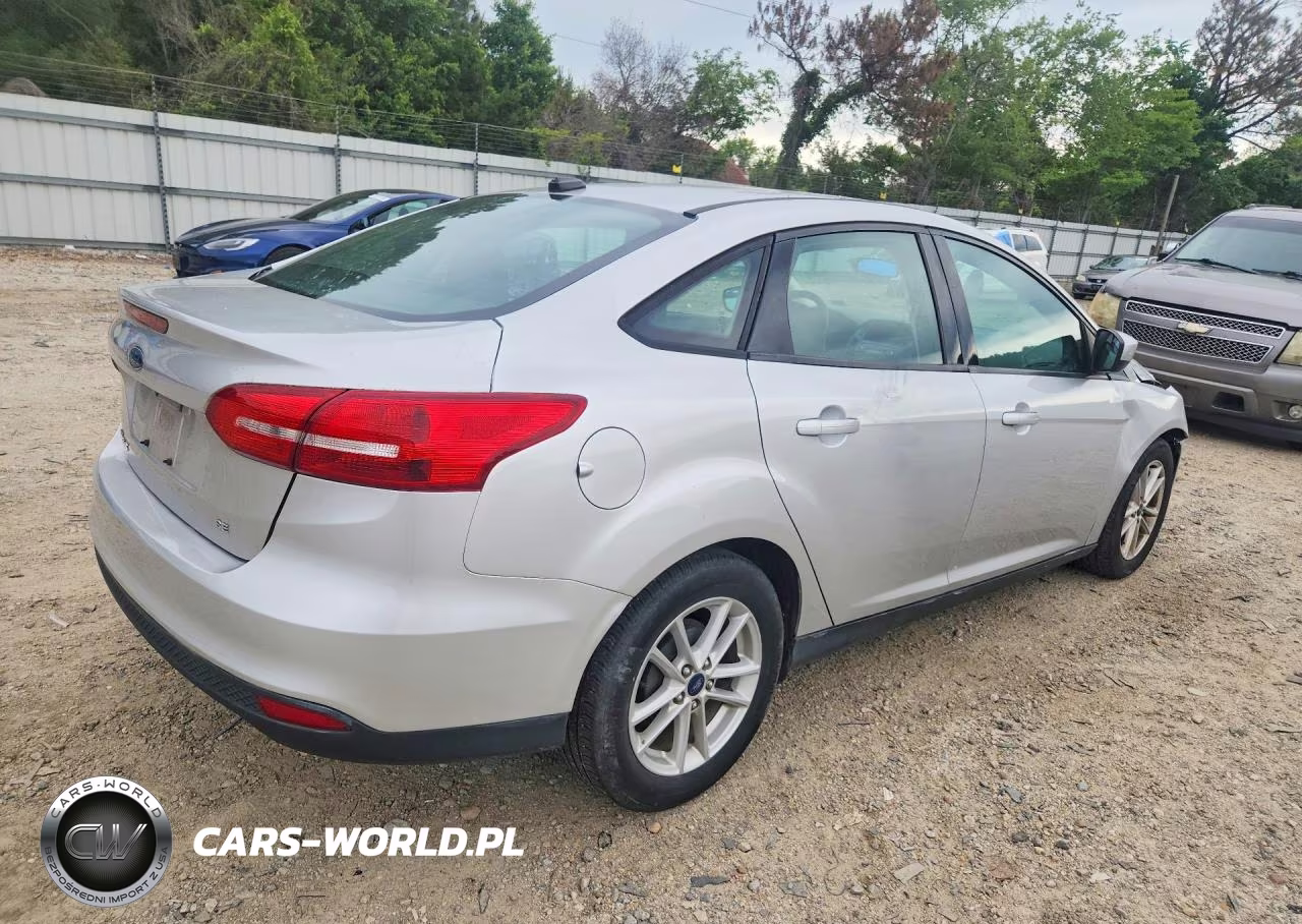 2018 Ford Focus Se VIN:1FADP3F26JL324101 - 3