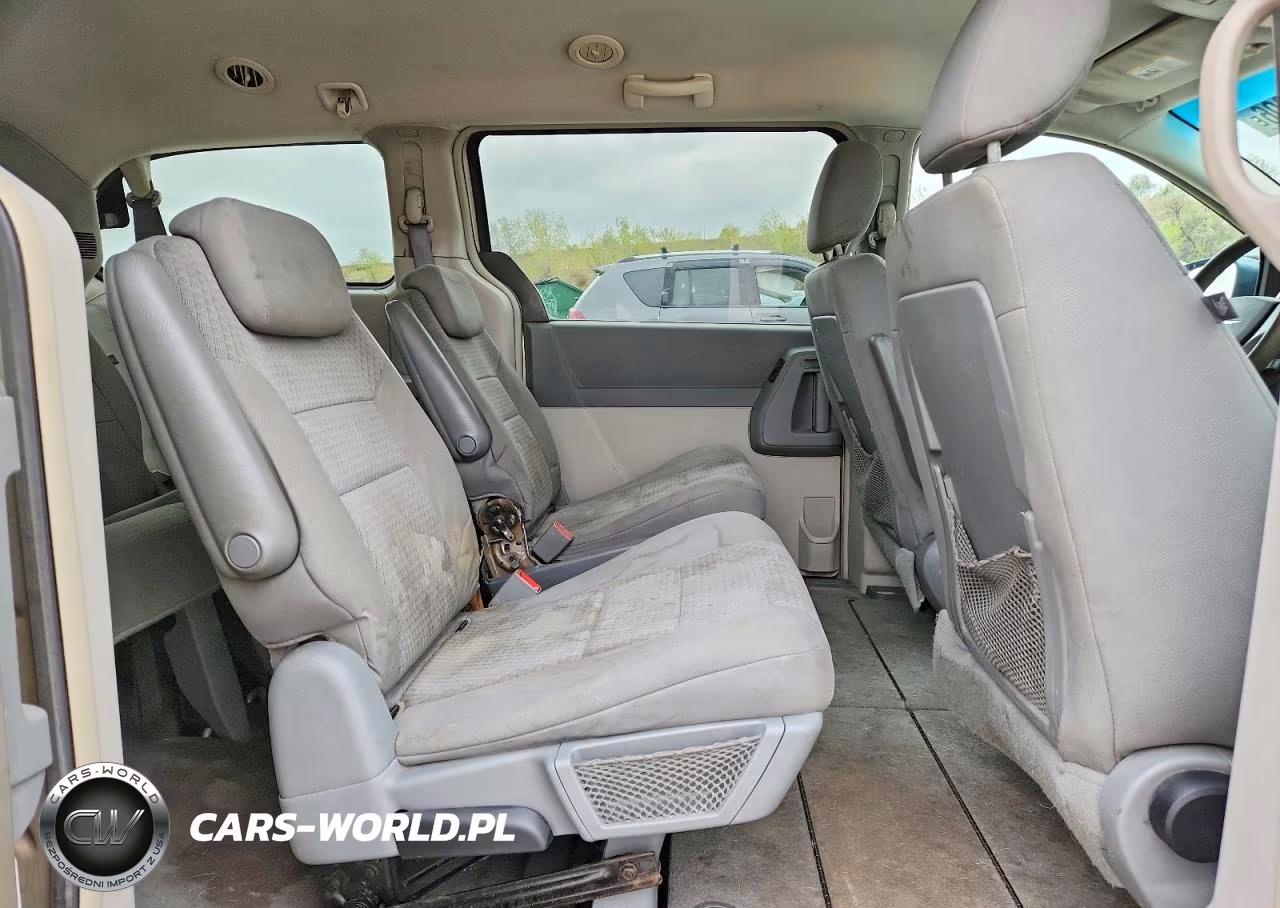 2009 Chrysler Town & Country Lx VIN:2A8HR44E29R520718 - 11
