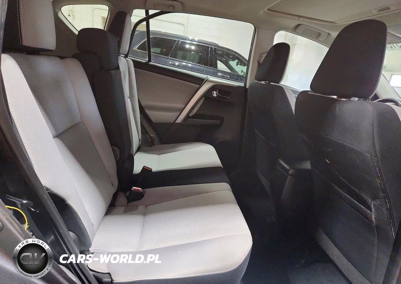 2018 Toyota Rav4 Xle VIN:2T3RFREV4JW747189 - 11