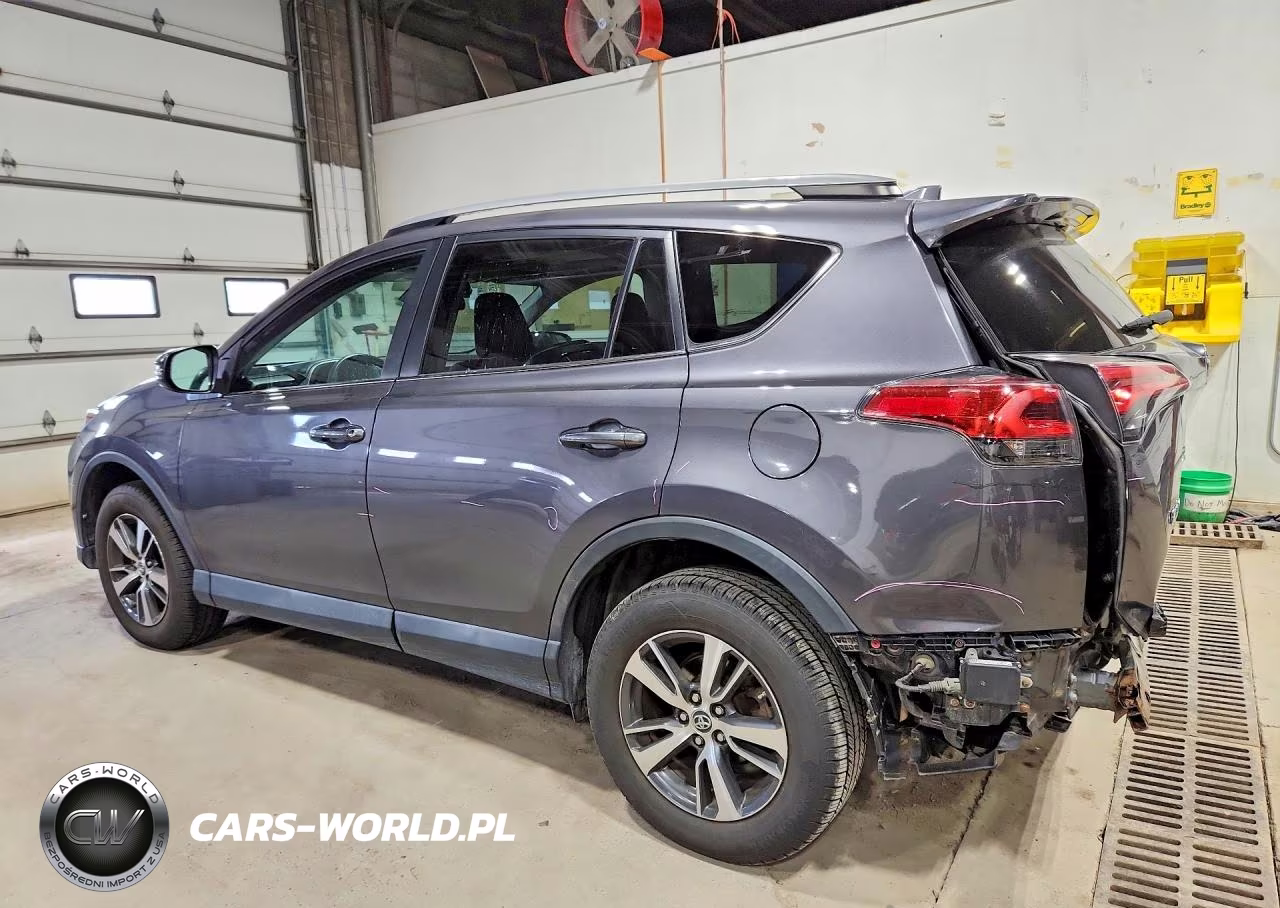 2018 Toyota Rav4 Xle VIN:2T3RFREV4JW747189 - 2