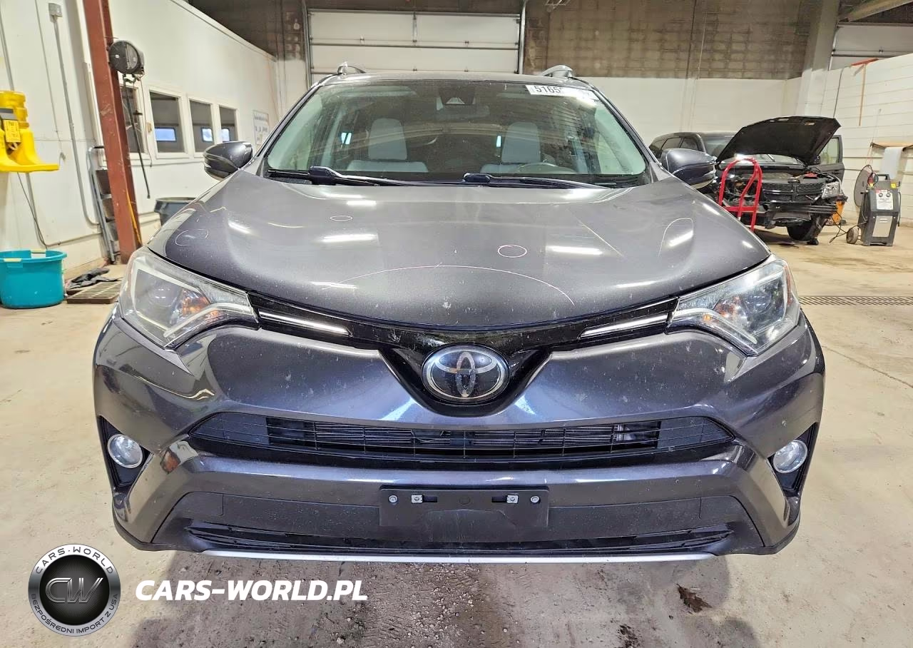 2018 Toyota Rav4 Xle VIN:2T3RFREV4JW747189 - 5