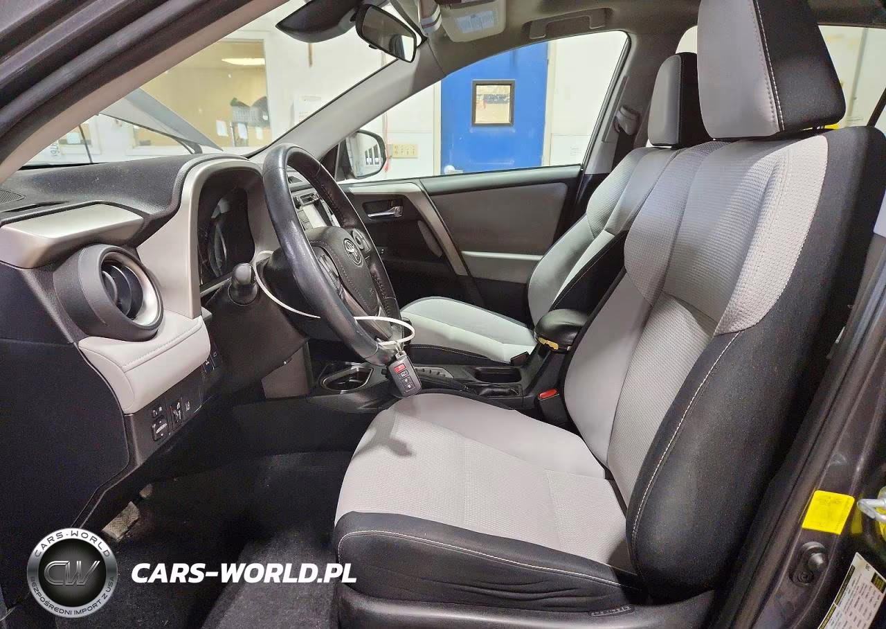 2018 Toyota Rav4 Xle VIN:2T3RFREV4JW747189 - 7