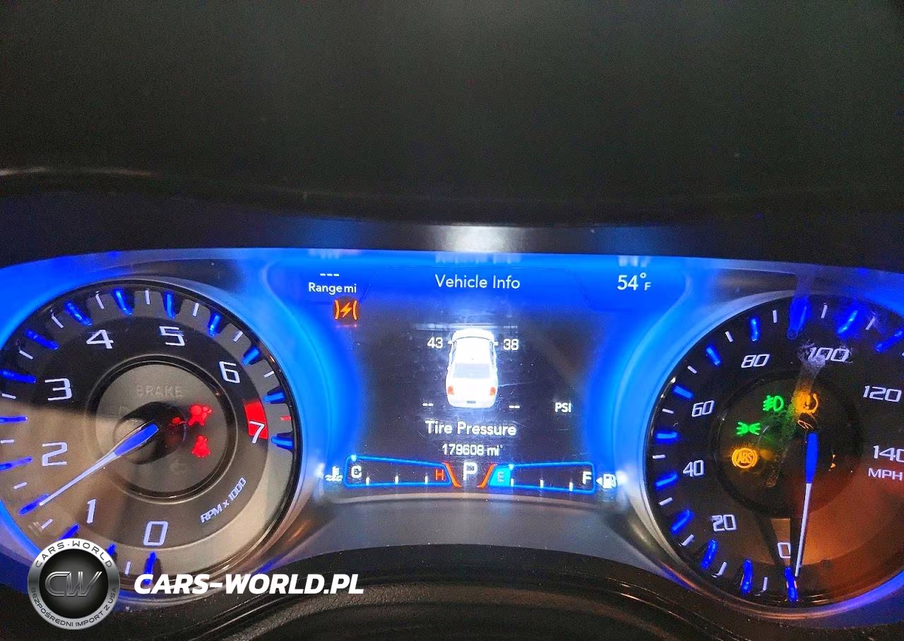 2018 Chrysler 300 S VIN:2C3CCABG2JH214445 - 9
