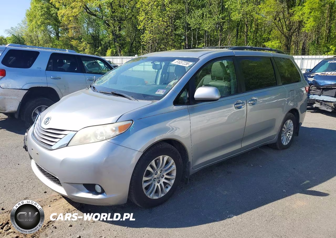 2017 Toyota Sienna Xle Premium 8-Passenger – zdjęcie 1 z 13
