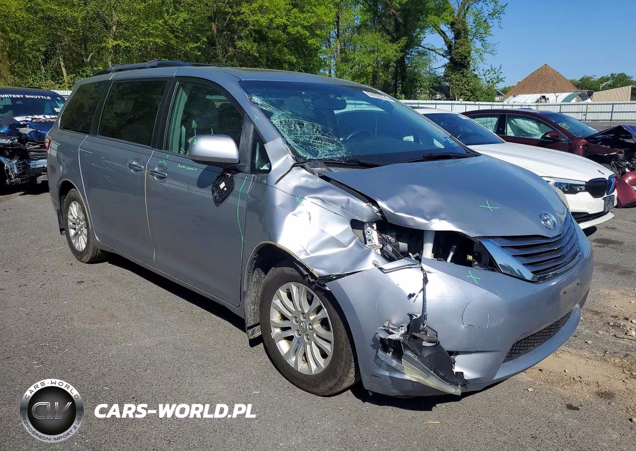 2017 Toyota Sienna Xle Premium 8-Passenger VIN:5TDYZ3DC2HS847870 - 4