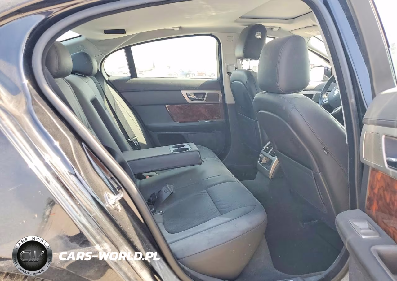 2011 Jaguar Xf Premium VIN:SAJWA0GB7BLR81977 - 10