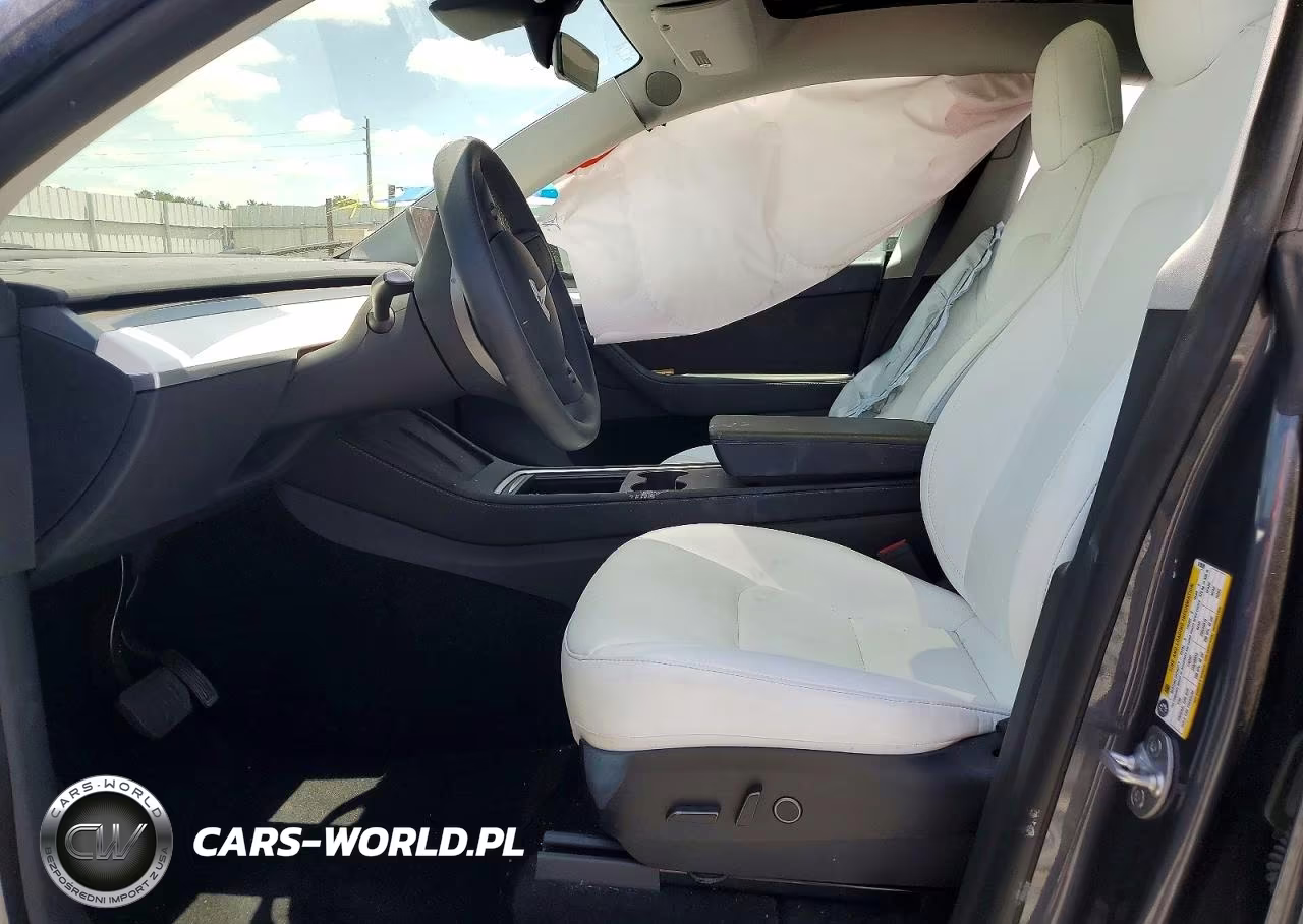 2023 Tesla Model Y VIN:7SAYGDEEXPF619620 - 7