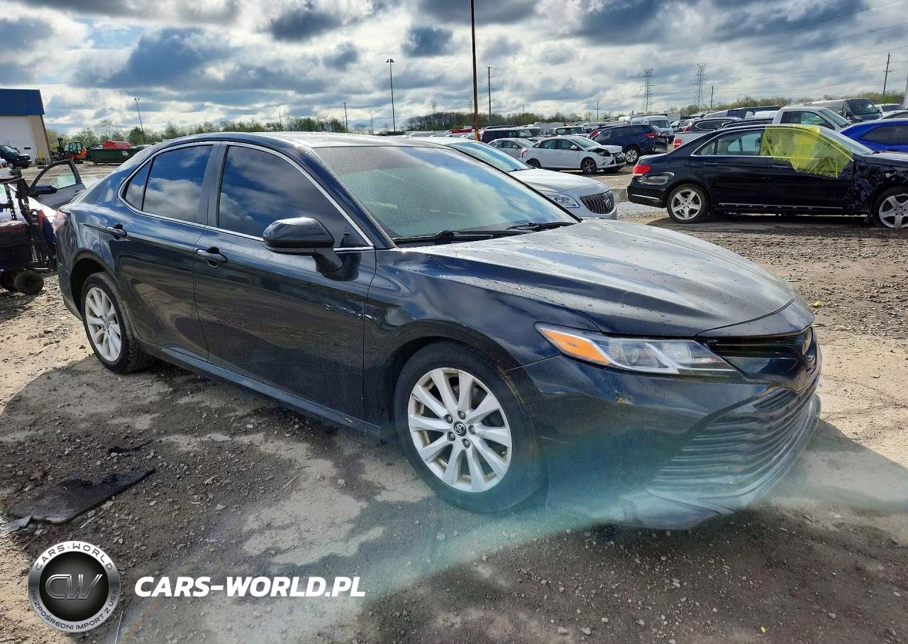 2019 Toyota Camry Le VIN:4T1B11HK4KU184741 - 4